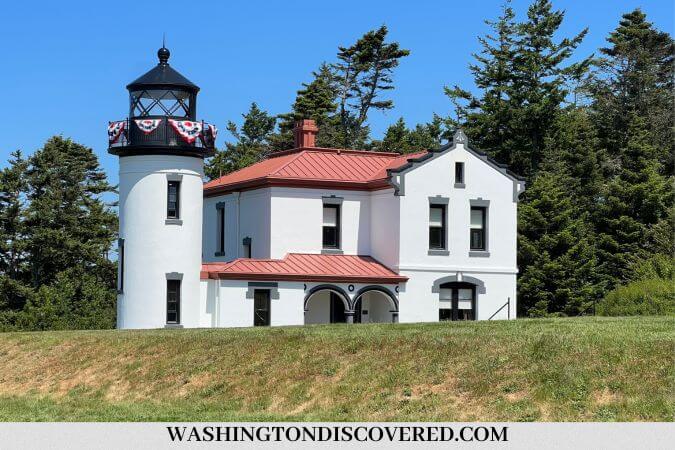 ADMIRALTY HEAD LIGHTHOUSE FORT CASEY STATE PARK